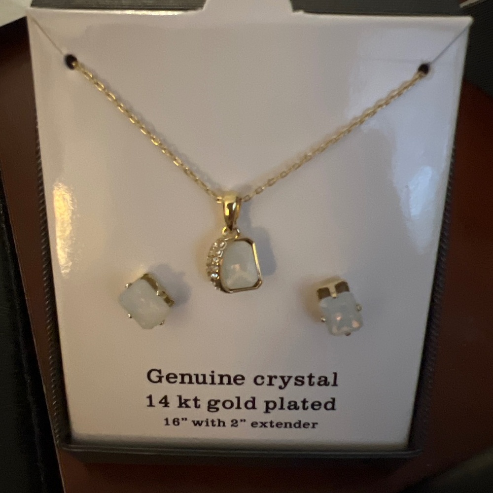 Necklace and earring set